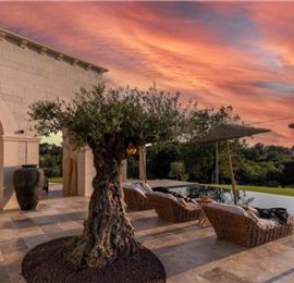  4 Bedroom Villa with Infinity Pool near Rovinj, Istria, Sleeps 8